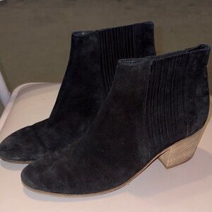VINCE SUEDE BLACK BOOTIES